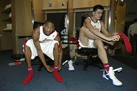 博洛尼亚vs克雷莫内塞：奥尔索利尼、胡安-米兰达首发，瓦尔迪、奥代罗出战（博洛尼亚对阵克雷莫内塞：奥尔索利尼、胡安-米兰达首发，瓦尔迪与奥代罗登场）