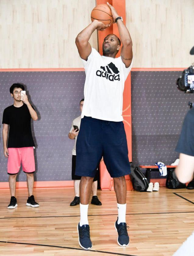 西甲：皇马主场3-0击败皇家贝蒂斯（西甲：皇马主场三球完胜皇家贝蒂斯）