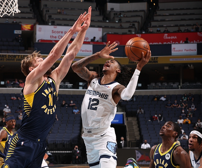 哈登助攻如潮又成球队节奏发动机（哈登妙传频出化身球队节奏引擎）